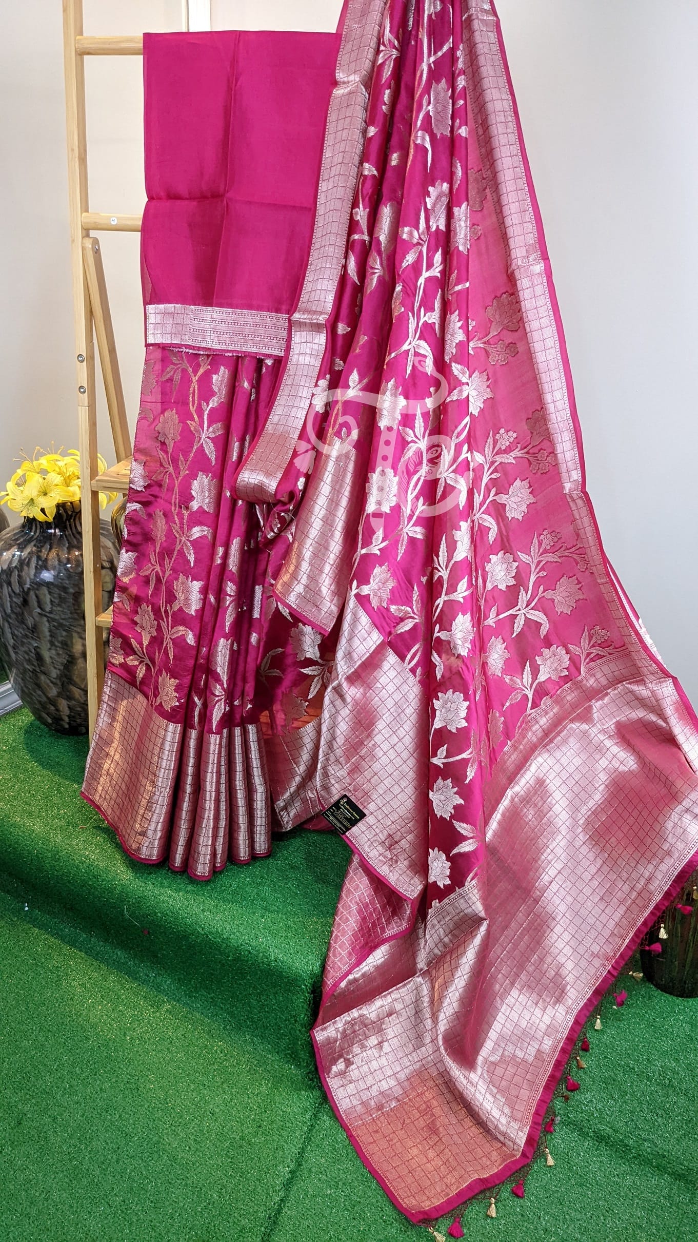 Magenta Color Floral Jaal Semi Dupion Silk Banarasi Saree