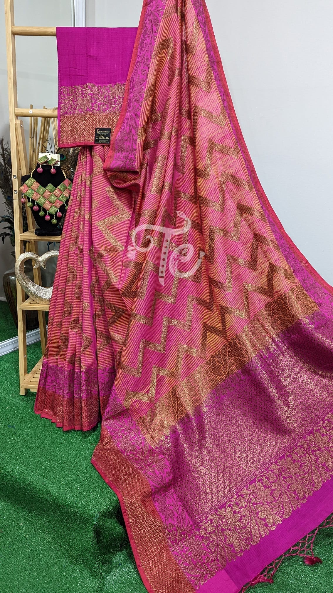 Rani(fuchsia) Color Handloom Pure Dupion Silk Banarasi Saree