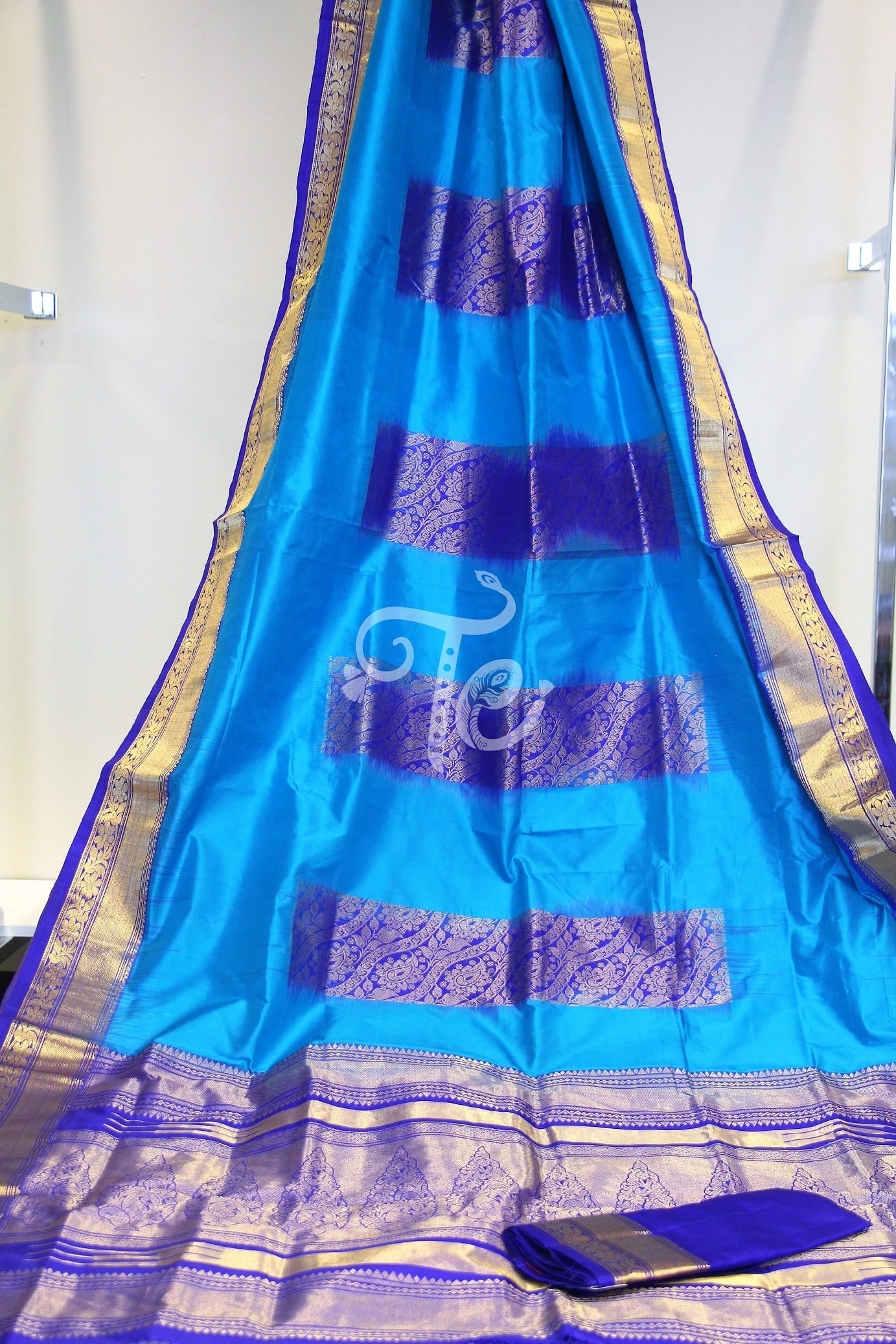 Raw silk Weaving South Indian Saree in Mehndi - SR23245